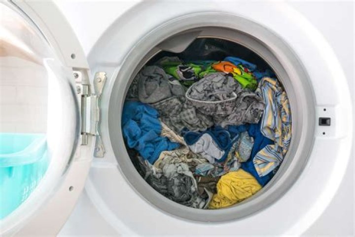Can overloading washing machine cause leak?