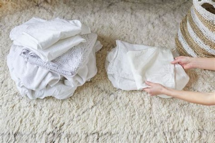 Can you wash sheets to get rid of lice?