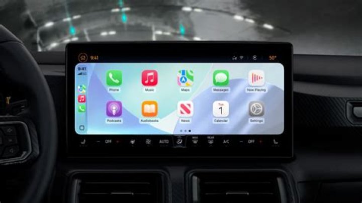 Does Apple CarPlay automatically update?