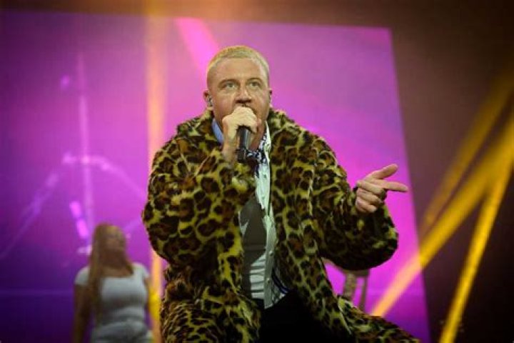 Does Macklemore have concerts?
