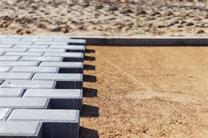 How do you calculate stone dust for pavers?