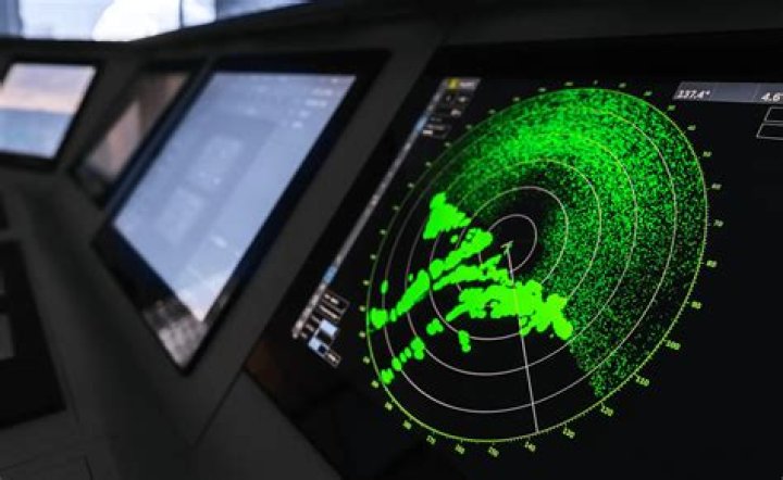 How does a marine radar work?
