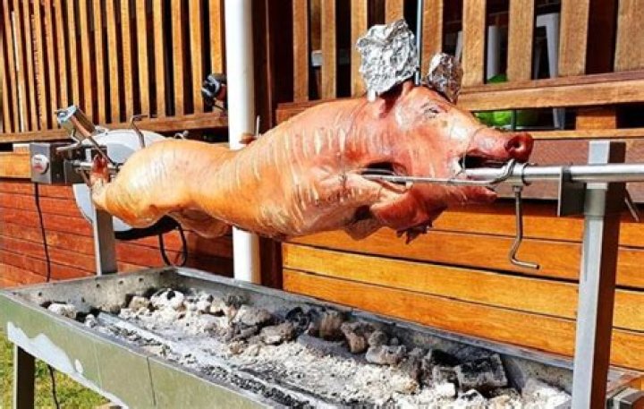 How long does it take to cook a pig on a rotisserie?