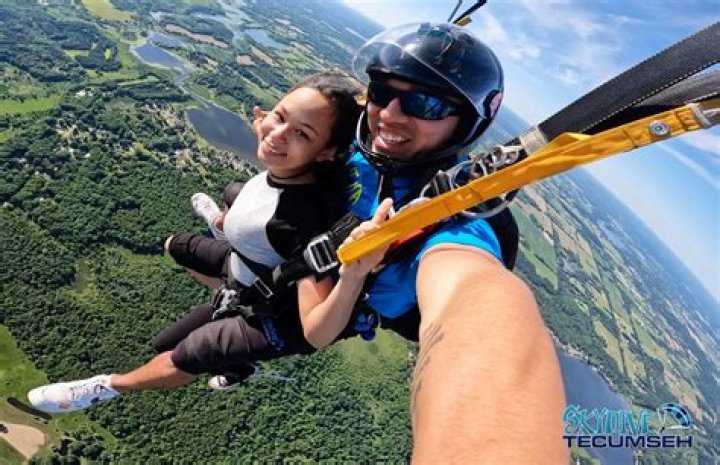How much does it cost to go skydiving in Indiana?