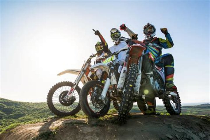 How much does professional motocross riders make?