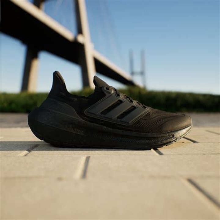 Is Adidas boost good for flat feet?