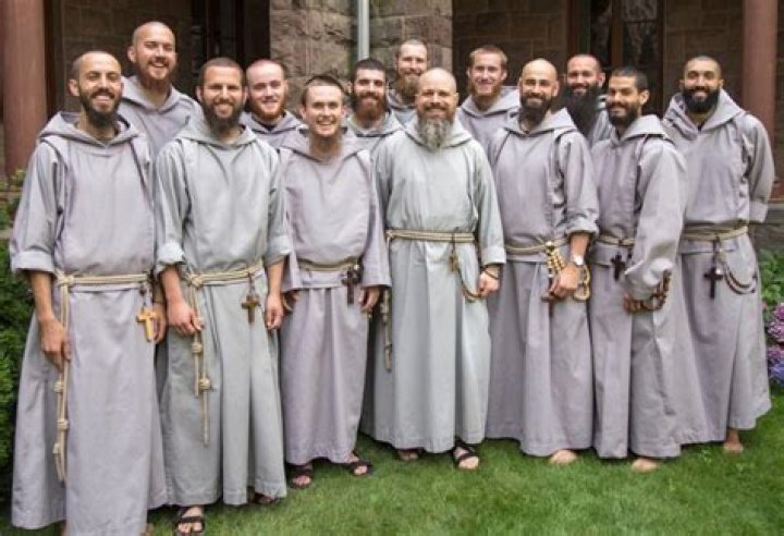 What do Franciscan friars wear?
