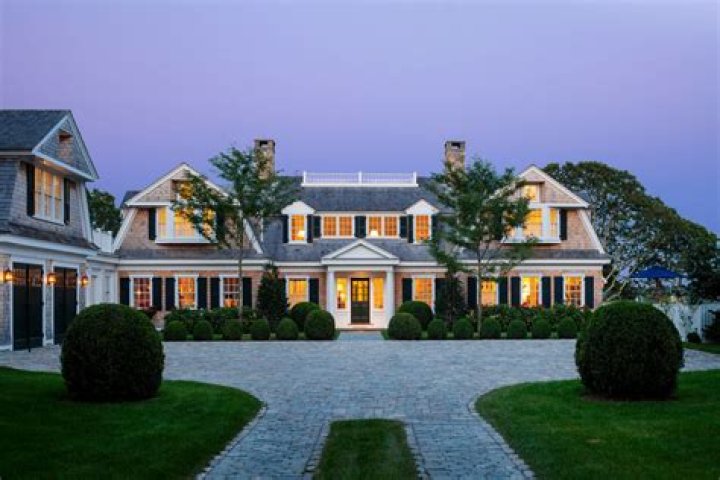 What is a traditional house style?