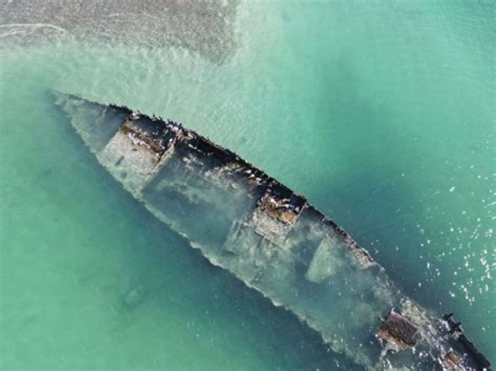 What is the barrier island site of the famous lighthouse and many shipwrecks?