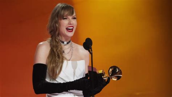 What singer has the most octaves?