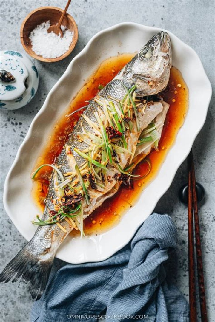 Why is fish served skin side up?